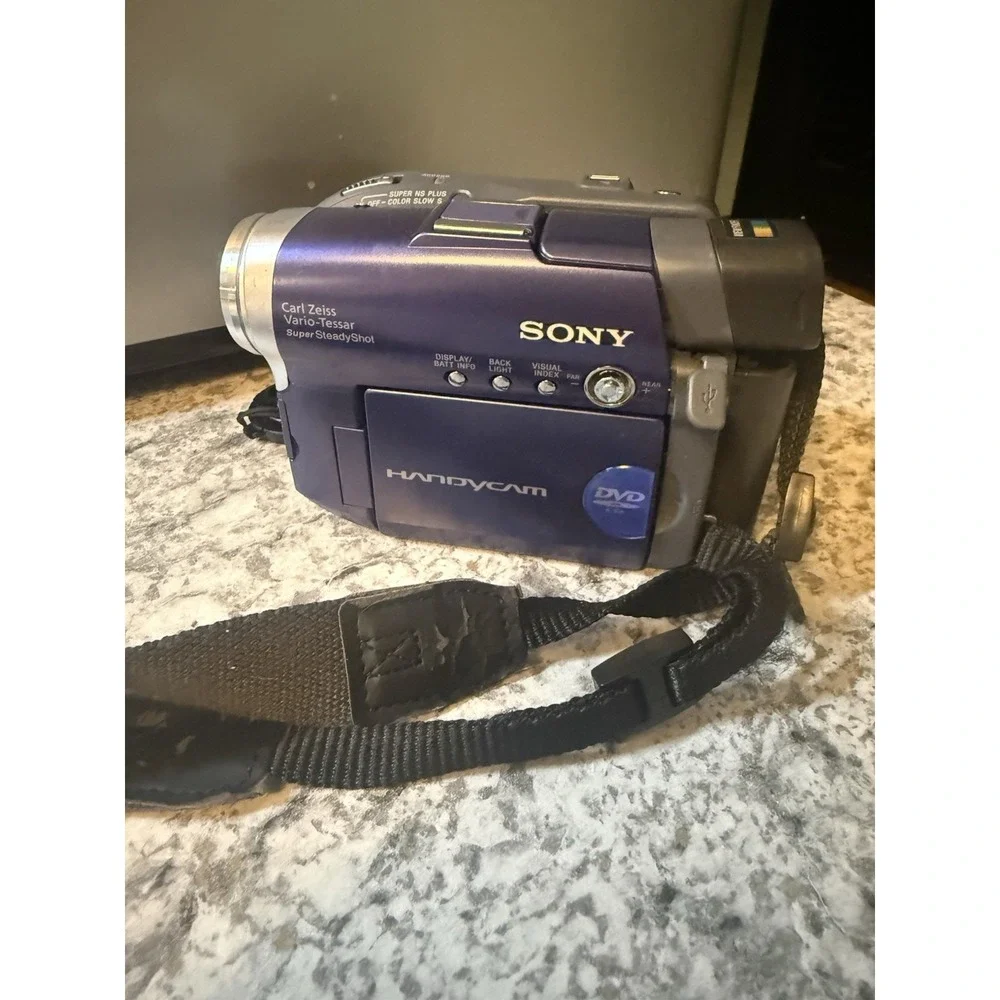 HandyCam Sony DCR-DVD 101 Digital Video Camera Recorder Lot Needs Battery